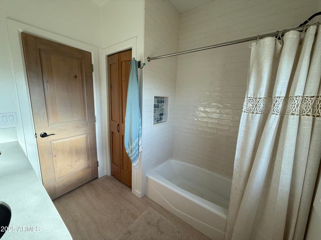 37221 N 12TH Street, Phoenix, AZ 85086