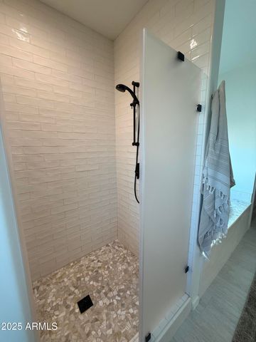 37221 N 12TH Street, Phoenix, AZ 85086