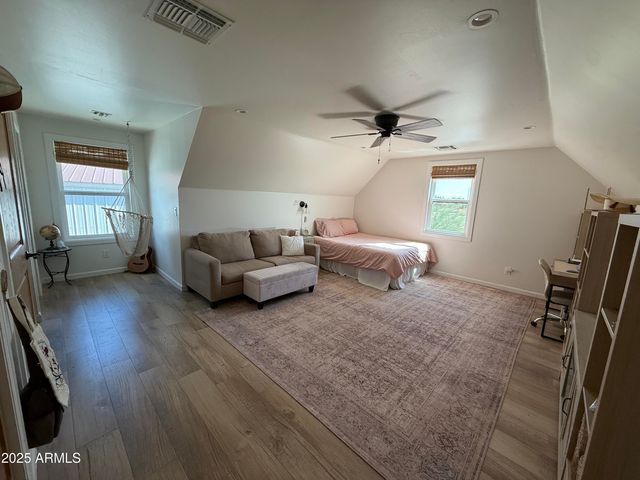 37221 N 12TH Street, Phoenix, AZ 85086