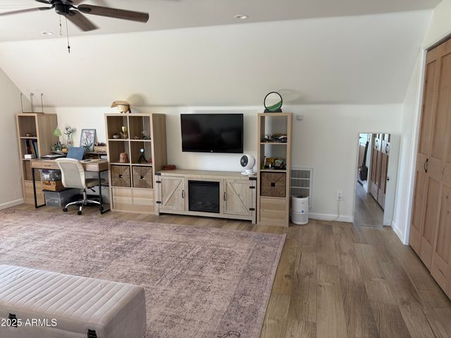 37221 N 12TH Street, Phoenix, AZ 85086