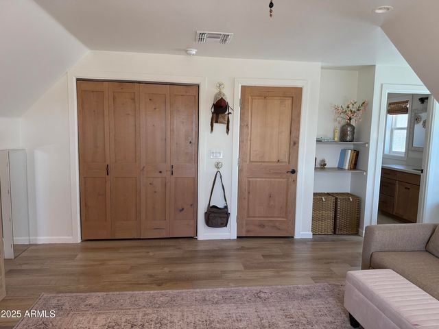 37221 N 12TH Street, Phoenix, AZ 85086