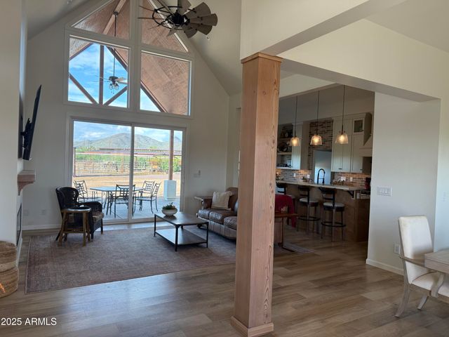 37221 N 12TH Street, Phoenix, AZ 85086