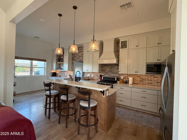 37221 N 12TH Street, Phoenix, AZ 85086