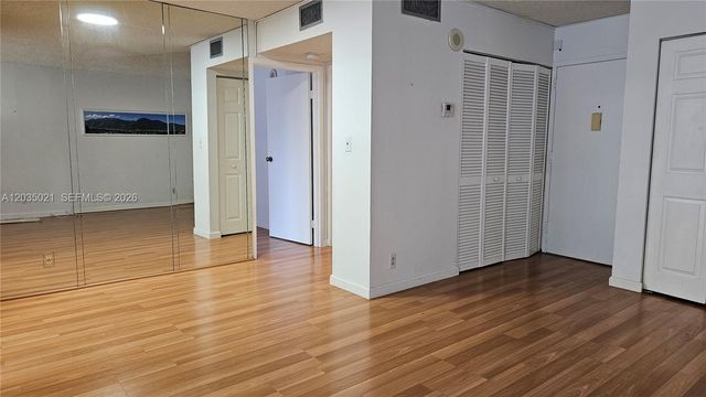 16909 N Bay Road 217, Sunny Isles Beach, FL 33160