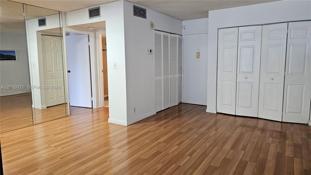 16909 N Bay Road 217, Sunny Isles Beach, FL 33160