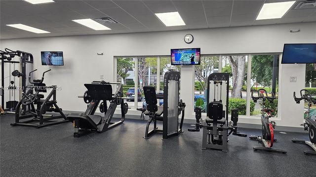 16909 N Bay Road 217, Sunny Isles Beach, FL 33160