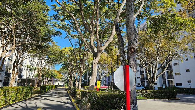 16909 N Bay Road 217, Sunny Isles Beach, FL 33160