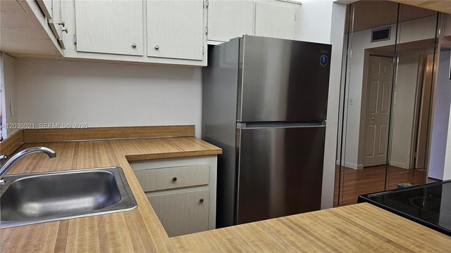 16909 N Bay Road 217, Sunny Isles Beach, FL 33160
