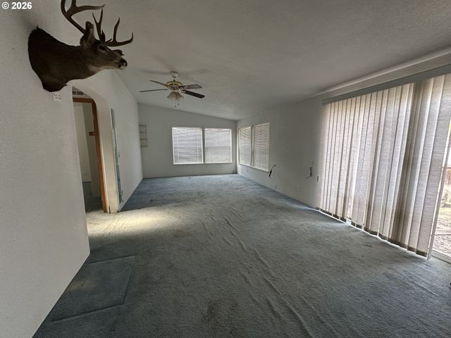 404 SECOND St, Fossil, OR 97830