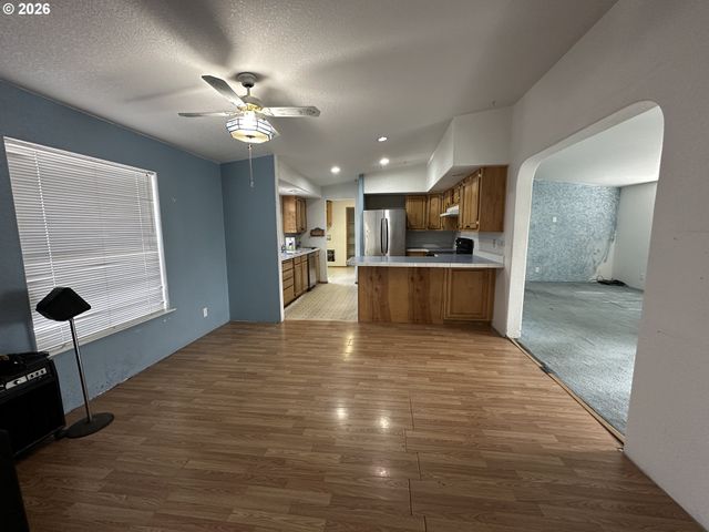 404 SECOND St, Fossil, OR 97830