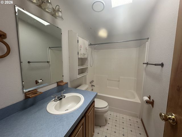 404 SECOND St, Fossil, OR 97830