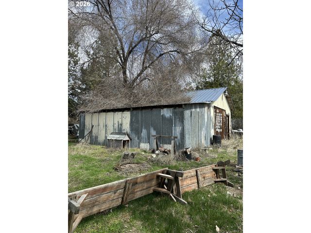 404 SECOND St, Fossil, OR 97830