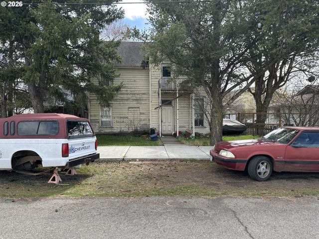 404 SECOND St, Fossil, OR 97830