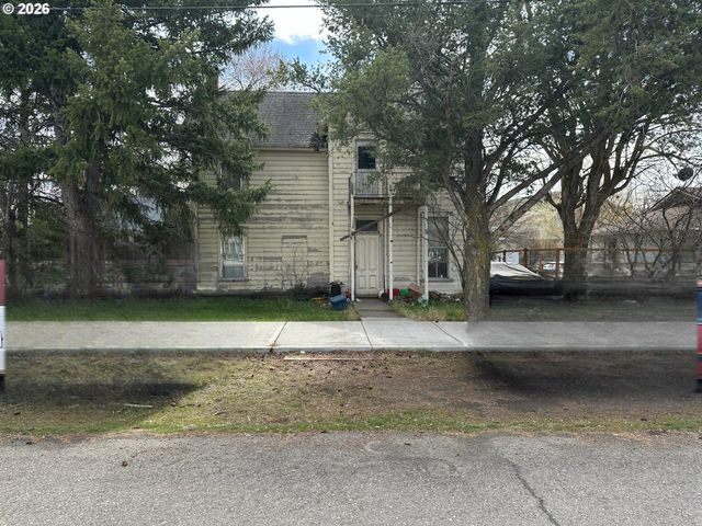 404 SECOND St, Fossil, OR 97830