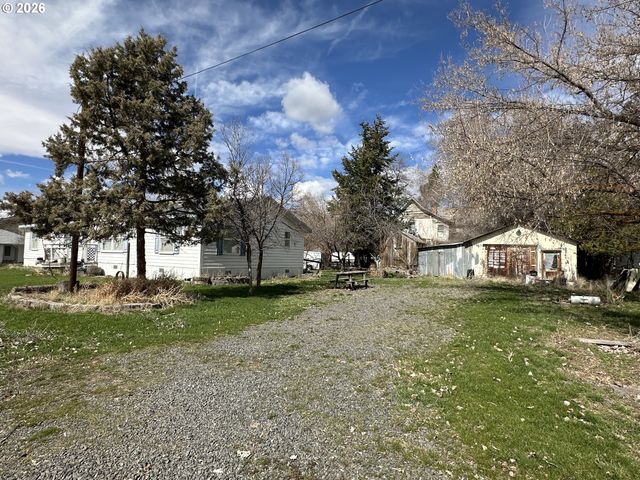 404 SECOND St, Fossil, OR 97830