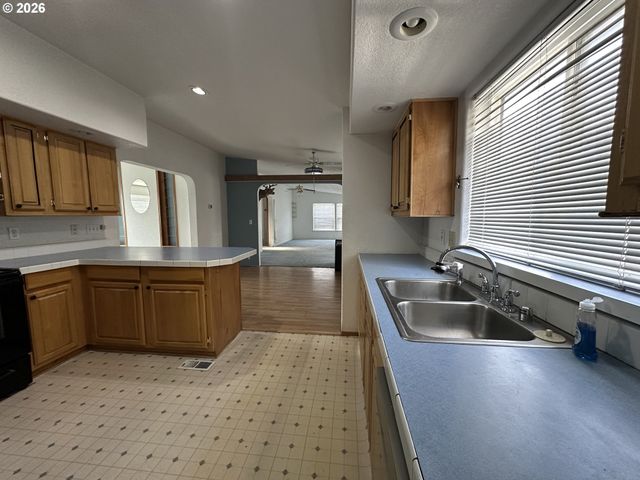 404 SECOND St, Fossil, OR 97830