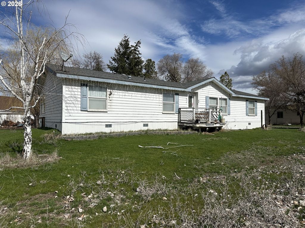 404 SECOND St, Fossil, OR 97830