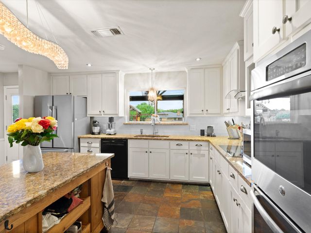 3402 Marsh Lane, Grapevine, TX 76051