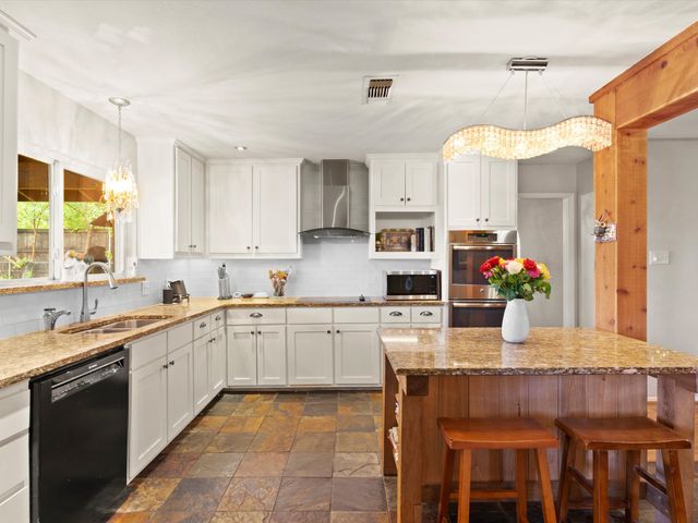 3402 Marsh Lane, Grapevine, TX 76051