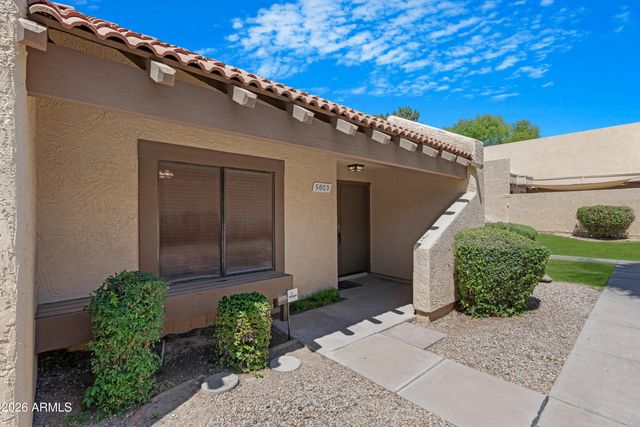 5803 W Gelding Drive, Glendale, AZ 85306