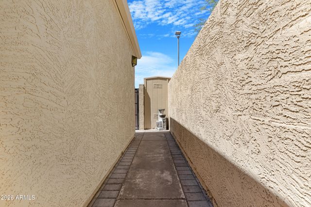 5803 W Gelding Drive, Glendale, AZ 85306