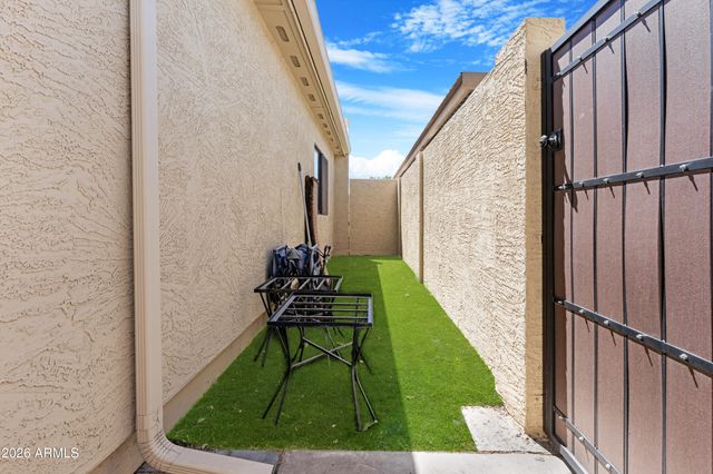 5803 W Gelding Drive, Glendale, AZ 85306