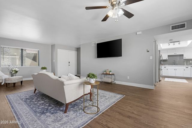 5803 W Gelding Drive, Glendale, AZ 85306
