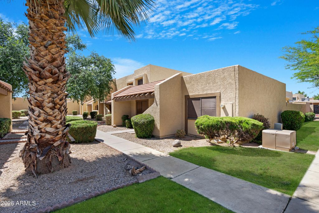 5803 W Gelding Drive, Glendale, AZ 85306