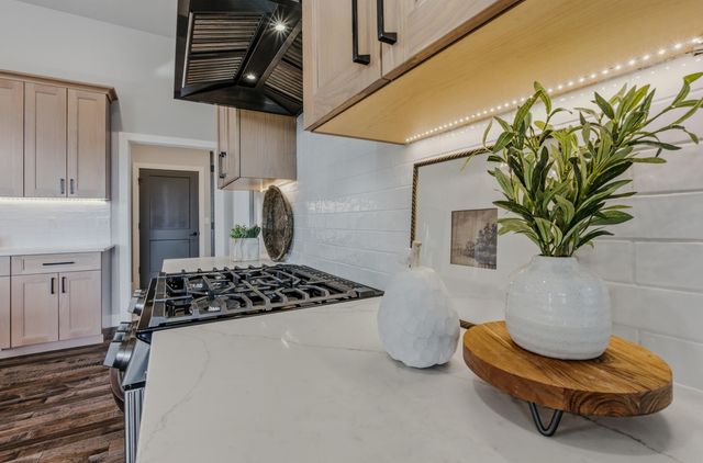 522 TOMAHAWK DR, Columbia, MO 65203