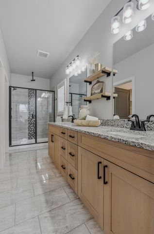 522 TOMAHAWK DR, Columbia, MO 65203