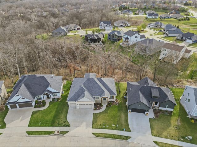 522 TOMAHAWK DR, Columbia, MO 65203