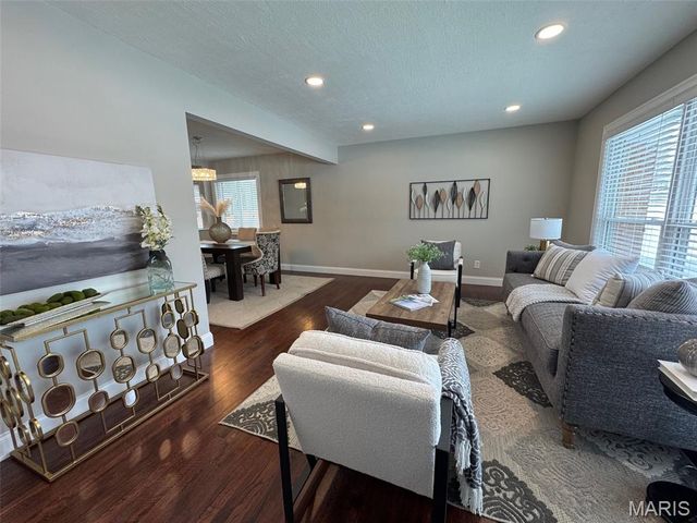 701 Fernview Drive, Creve Coeur, MO 63141