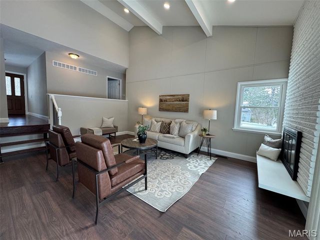 701 Fernview Drive, Creve Coeur, MO 63141