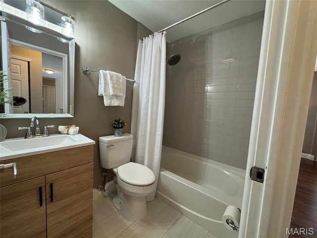 701 Fernview Drive, Creve Coeur, MO 63141