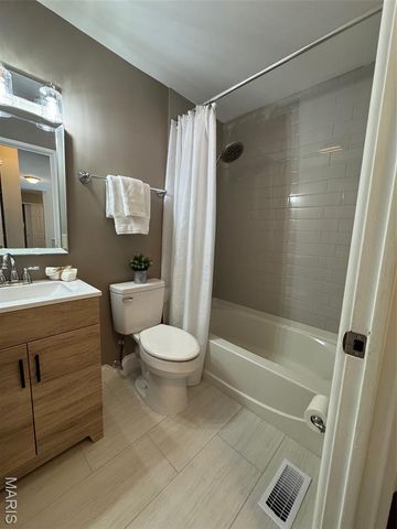 701 Fernview Drive, Creve Coeur, MO 63141