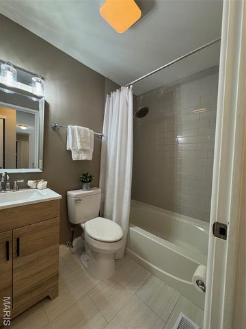 701 Fernview Drive, Creve Coeur, MO 63141