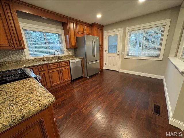 701 Fernview Drive, Creve Coeur, MO 63141