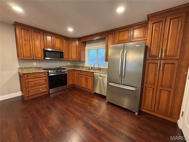 701 Fernview Drive, Creve Coeur, MO 63141