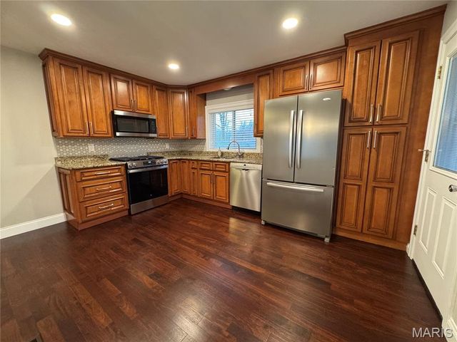 701 Fernview Drive, Creve Coeur, MO 63141