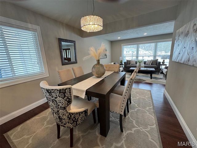 701 Fernview Drive, Creve Coeur, MO 63141