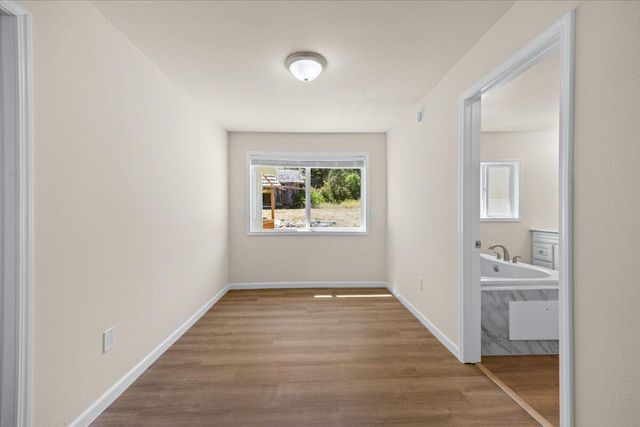 181 Oak Hollow Lane, Riddle, OR 97469