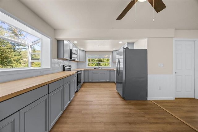 181 Oak Hollow Lane, Riddle, OR 97469