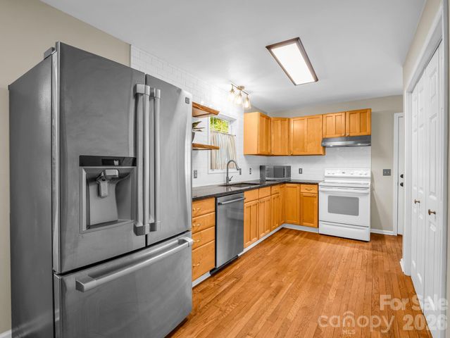 30 Lake Forest Lane, Hendersonville, NC 28739