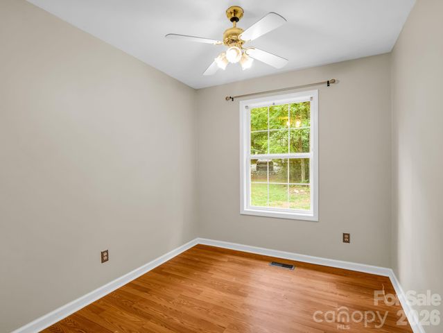 30 Lake Forest Lane, Hendersonville, NC 28739
