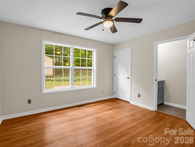 30 Lake Forest Lane, Hendersonville, NC 28739