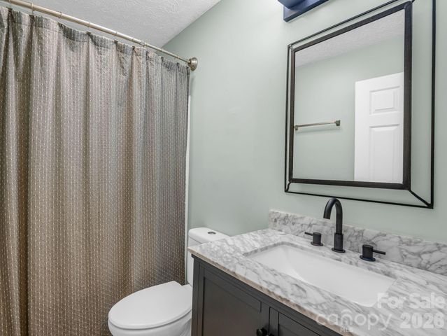 30 Lake Forest Lane, Hendersonville, NC 28739