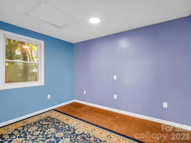 30 Lake Forest Lane, Hendersonville, NC 28739