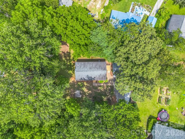 30 Lake Forest Lane, Hendersonville, NC 28739