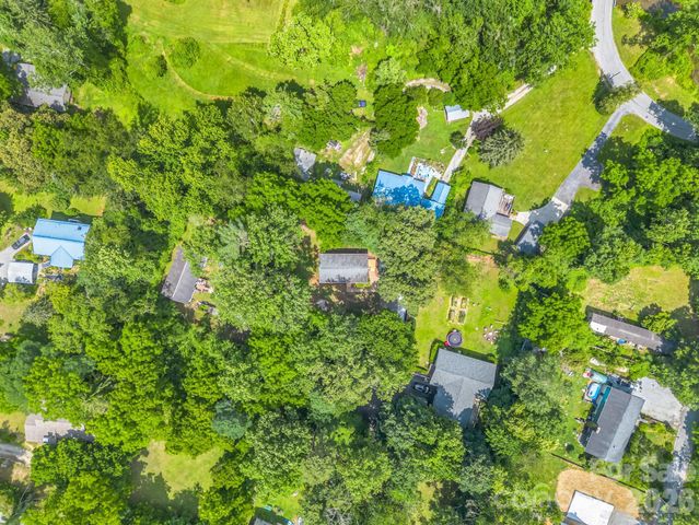 30 Lake Forest Lane, Hendersonville, NC 28739