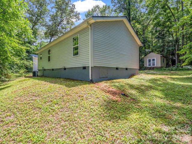 30 Lake Forest Lane, Hendersonville, NC 28739